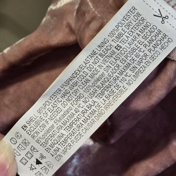 Forever 21 ✦ Velvet Romper ✦ Blush Pink Crisscross Back Mini-Length Size M EUC - Picture 8 of 11